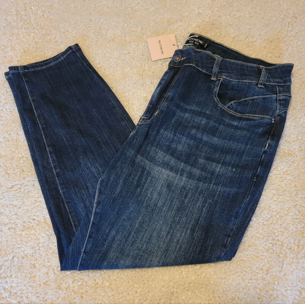 NWT BloomChic 5 Pocket Denim Straight Leg Jeans Size 20